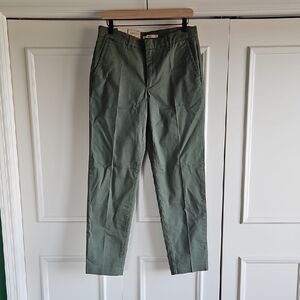 Womens' Levi's Essential Chinos